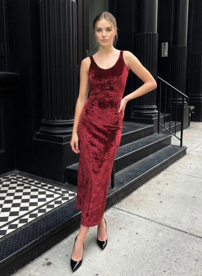 مرفوعة Women Fit and Flared Solid V-Neck Sleeveless Slip Dress